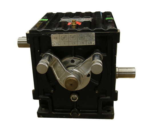 BFY82 平行轴式四档变速器